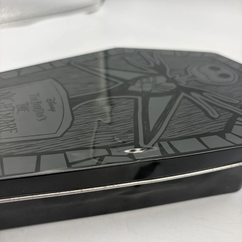Disney The Nightmare Before Christmas Enamel 5 Pin Gift Set Coffin Tin Halloween